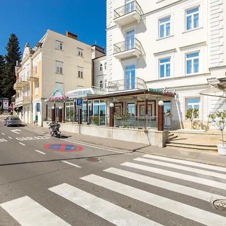 Διαμέρισμα Marina -1st Row To The Sea With Private Parking