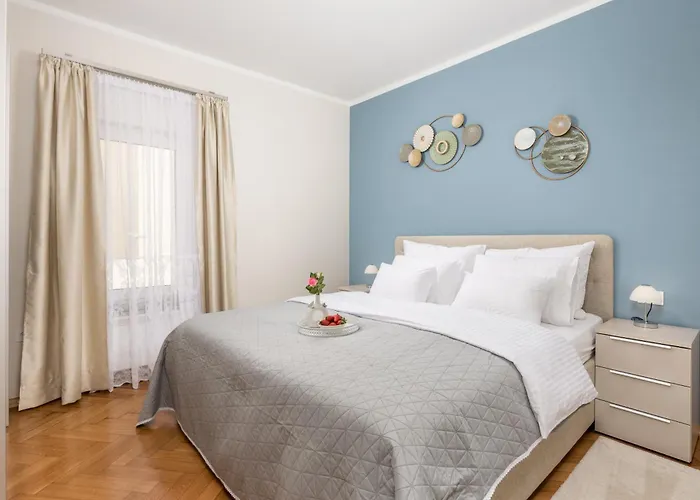 Marina -1st Row To The Sea With Private Parking Opatija