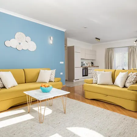 Marina -1st Row To The Sea With Private Parking Apartment Opatija