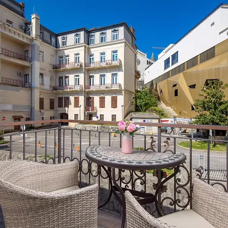 Marina -1st Row To The Sea With Private Parking Apartment
