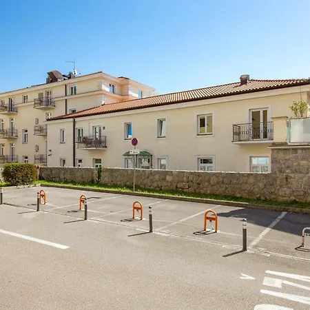 Apartment Marina -1st Row To The Sea With Private Parking Opatija