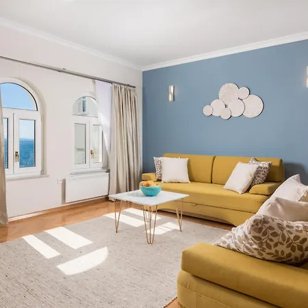 Apartment Marina -1st Row To The Sea With Private Parking By Irundo *
