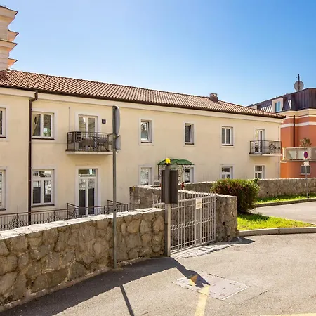 Marina -1st Row To The Sea With Private Parking 아파트 *